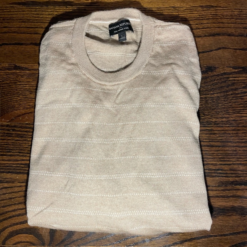 Banana Republic 100% Merino Wool Sweater (Large). - Picture 3 of 3